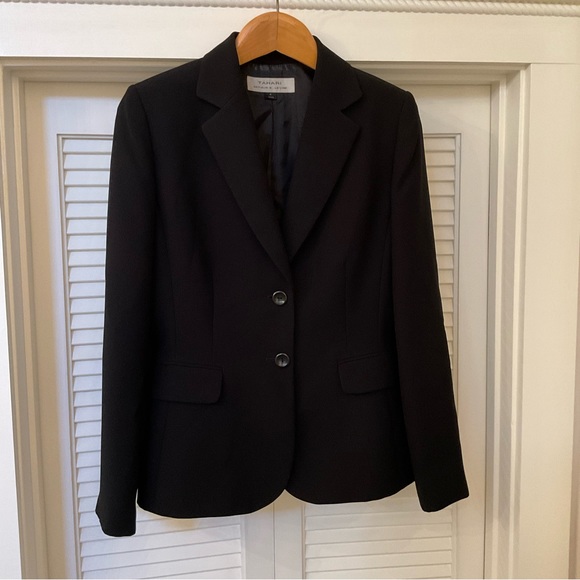 Tahari Black Two Button Blazer, Size 4 - Picture 3 of 12